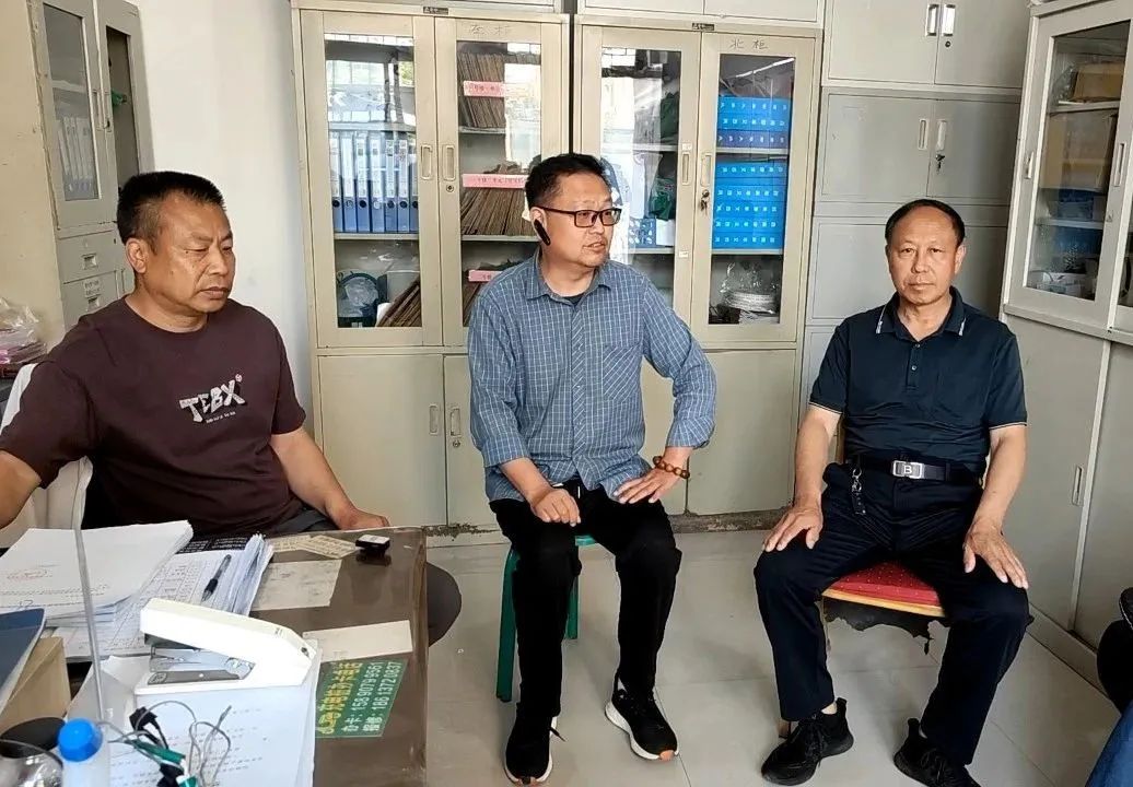 DƬ